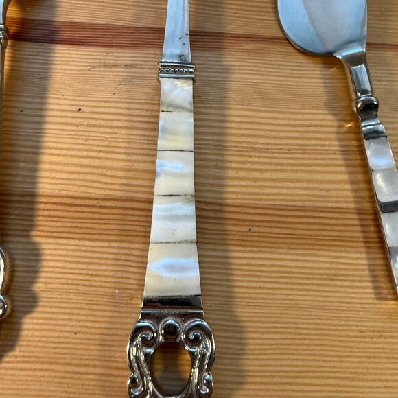 Bombay Company Baroque Mother of Pearl Utensil Set – 5 Piece Serving Flatware - Picture 2 of 5